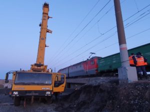 Монтаж металлоконструкций автокраном на ЮУЖД Автокран 80 тонн